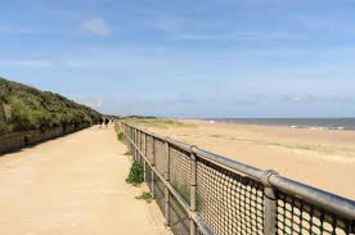 Pet Friendly Holiday Home On Golden Palm Skegness Exterior foto